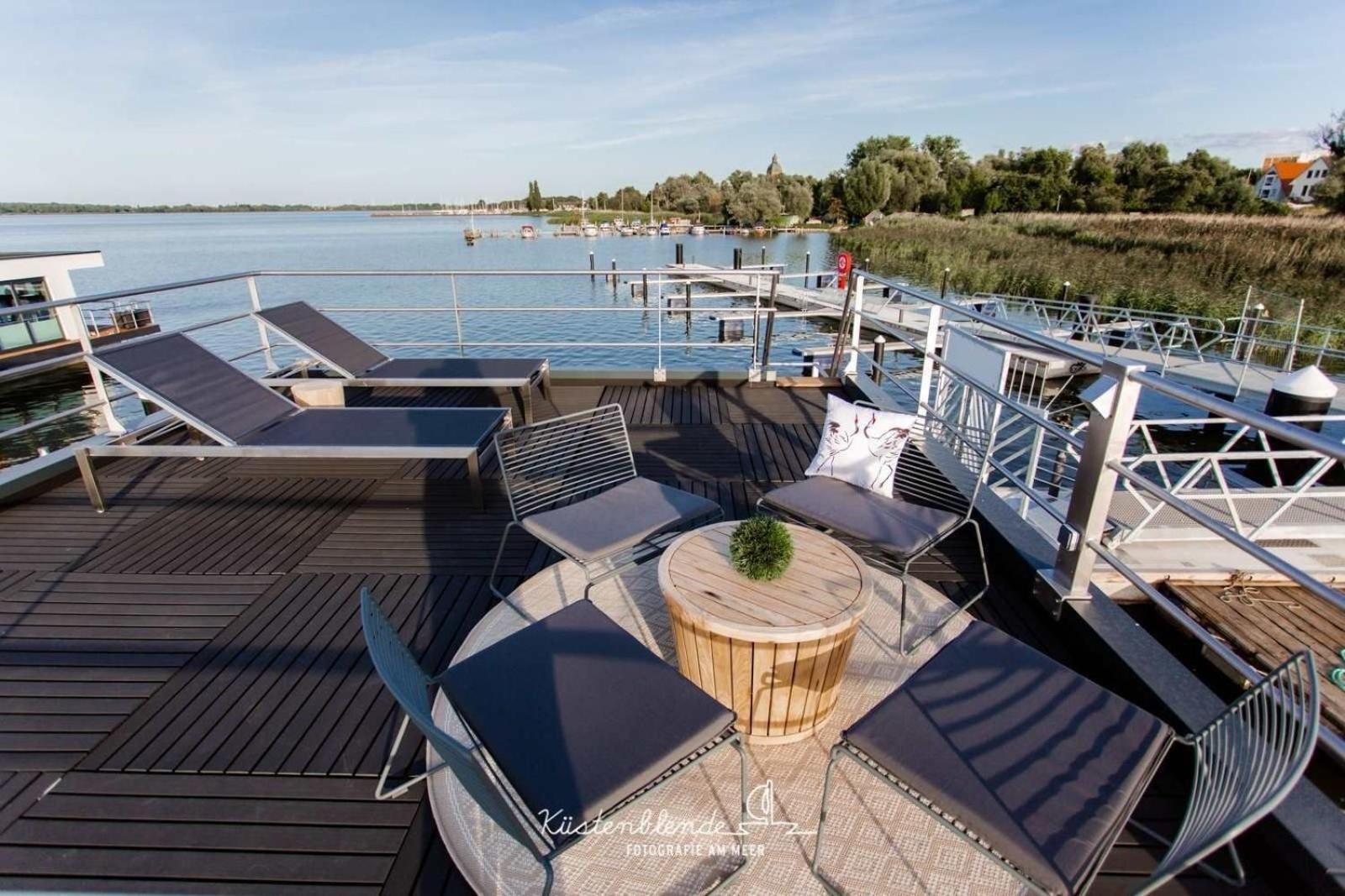 Hausboot Kranichnest Ξενοδοχείο Ribnitz-Damgarten Εξωτερικό φωτογραφία