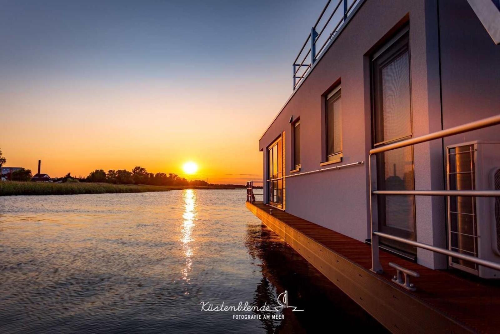 Hausboot Kranichnest Ξενοδοχείο Ribnitz-Damgarten Εξωτερικό φωτογραφία